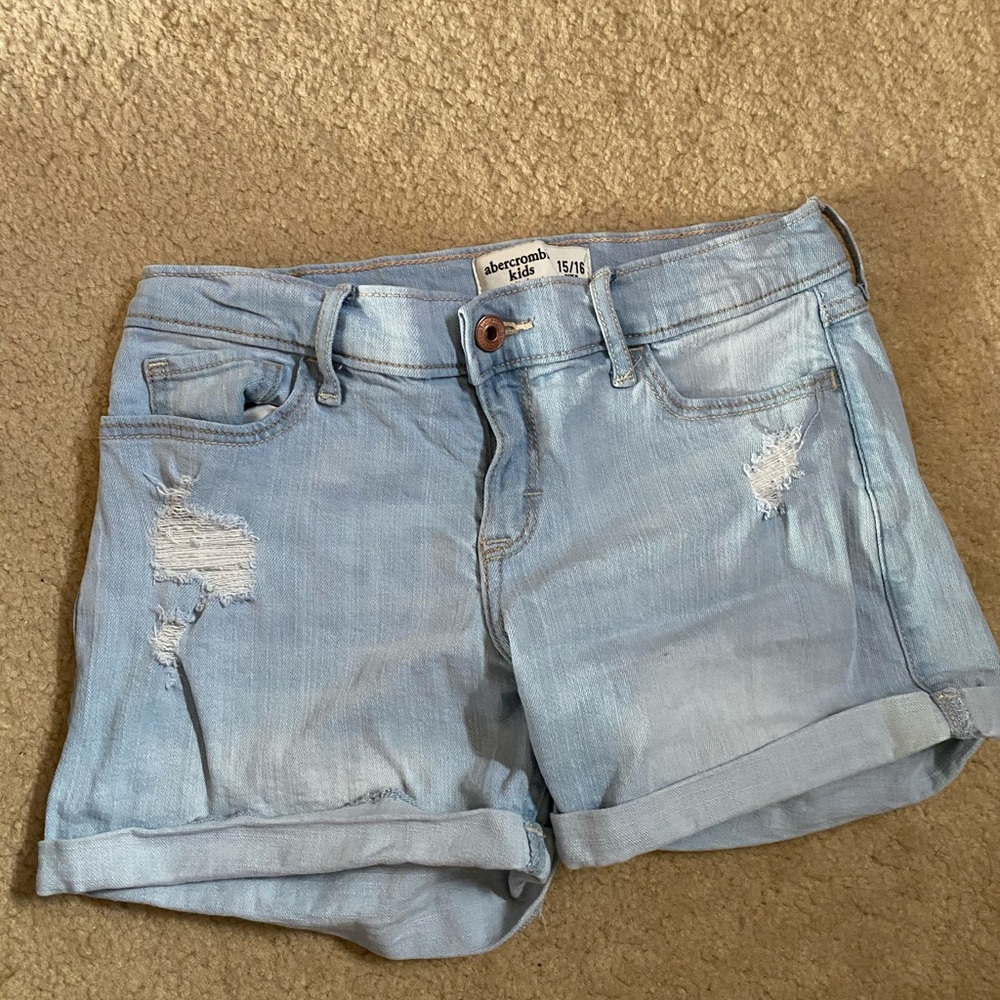 Girl’s blue denim shorts